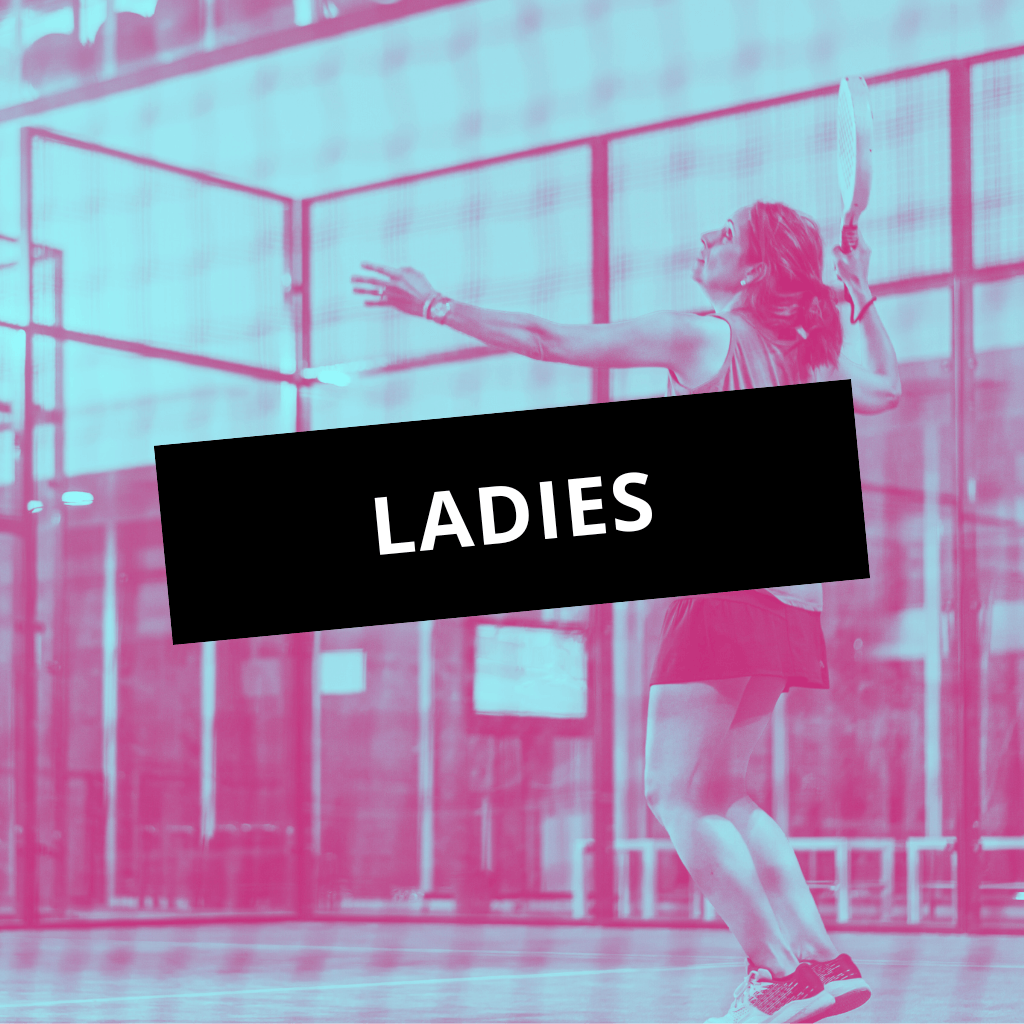 Une joueuse de padel en action sur le court, énergie et convivialité à Dijon